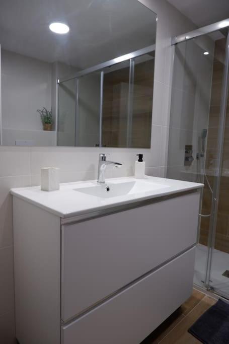 Amplio Apartamento Con Piscina Al Lado De La Playa 普拉加德阿罗 外观 照片